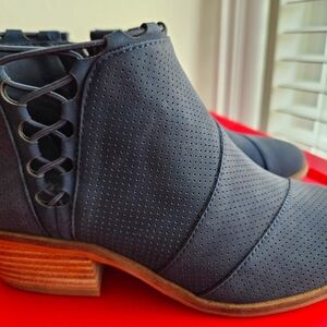 Vince Camuto VC-Pandormia